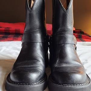 Leather Ariat ankle boots